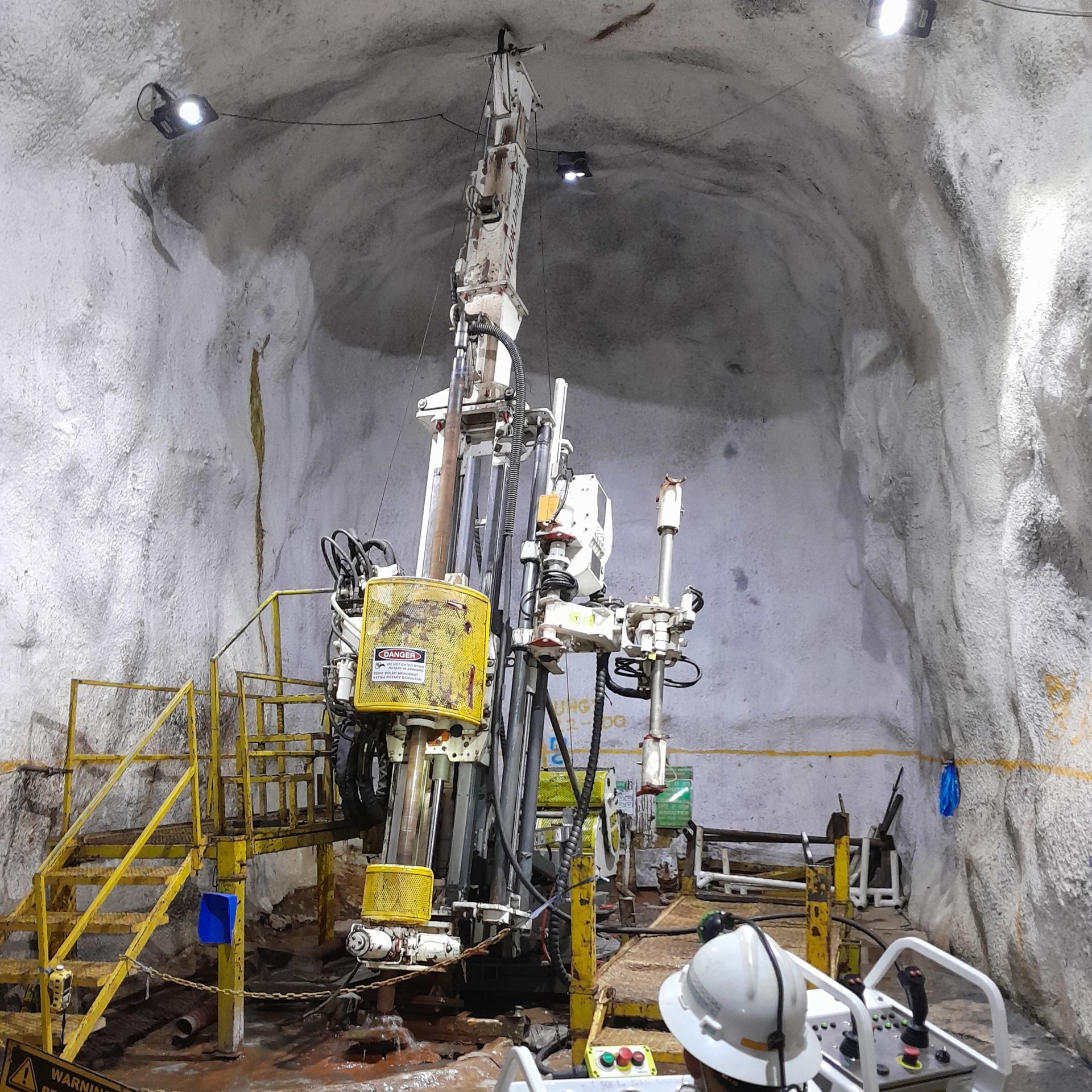 LM110 Underground Rig